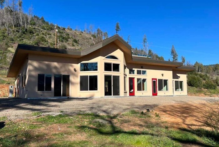 newly built home with paint and exopanded frontyard